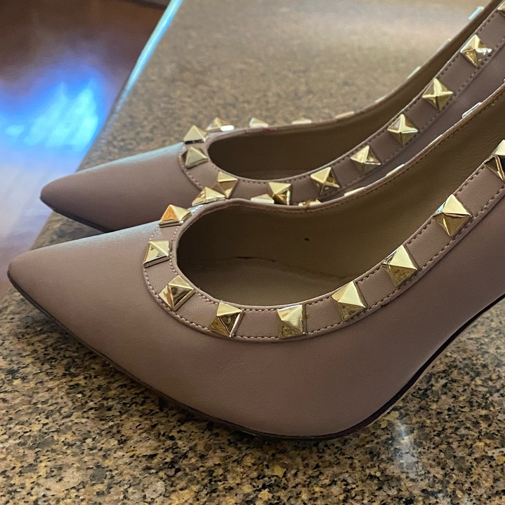 Valentino Garavani Mauve Pointed-Toe Stiletto Pumps with Gold Studs